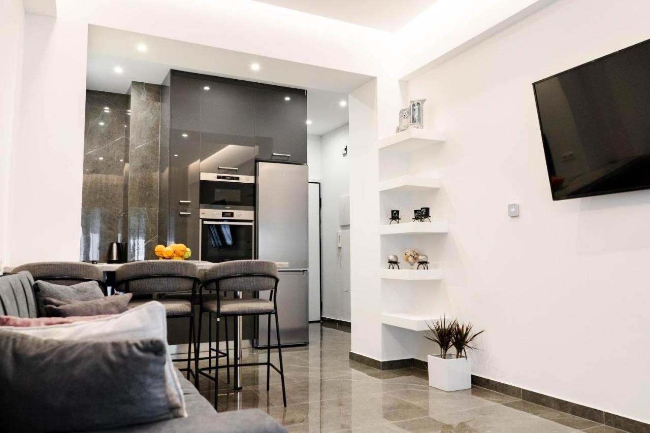 Larissa Railway &Metro Station Apartment เอเธนส์ ภายนอก รูปภาพ