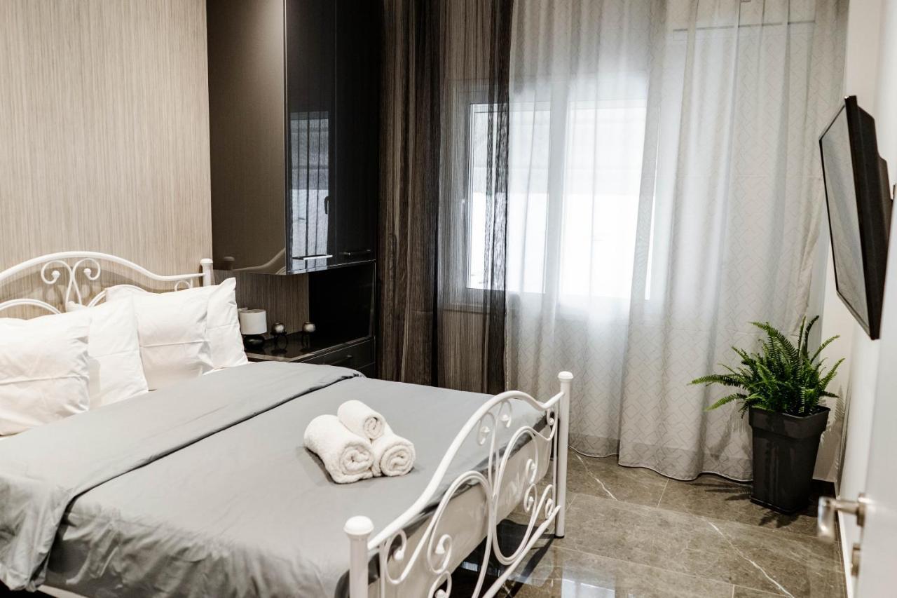 Larissa Railway &Metro Station Apartment เอเธนส์ ภายนอก รูปภาพ