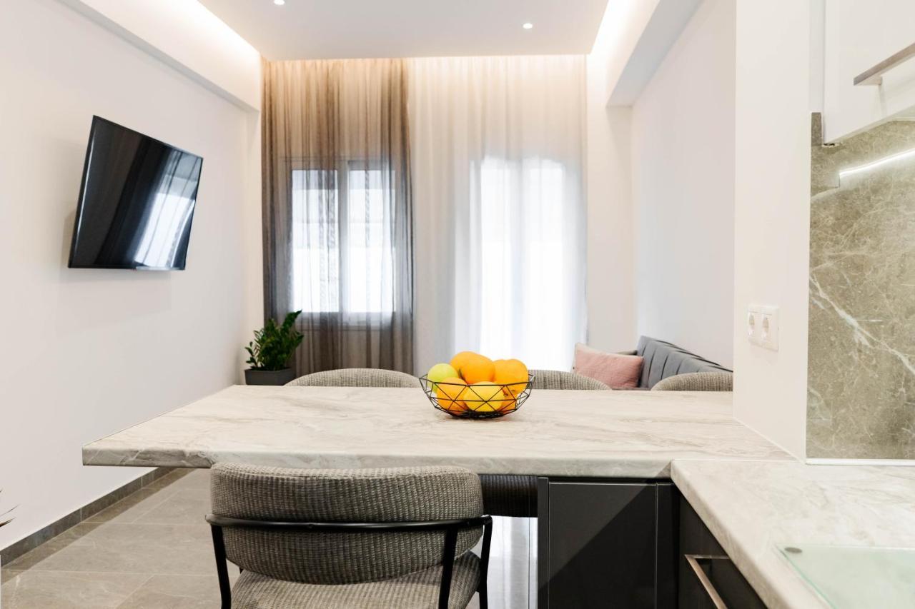 Larissa Railway &Metro Station Apartment เอเธนส์ ภายนอก รูปภาพ